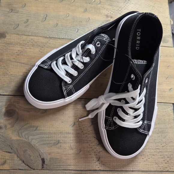 TORRID Black Canvas Sneakers - Picture 4 of 7